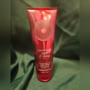 Bath & Body Works Red Ultimate Hydration Body Cream